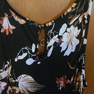 Venus sleevless summer dress.mid length size medium